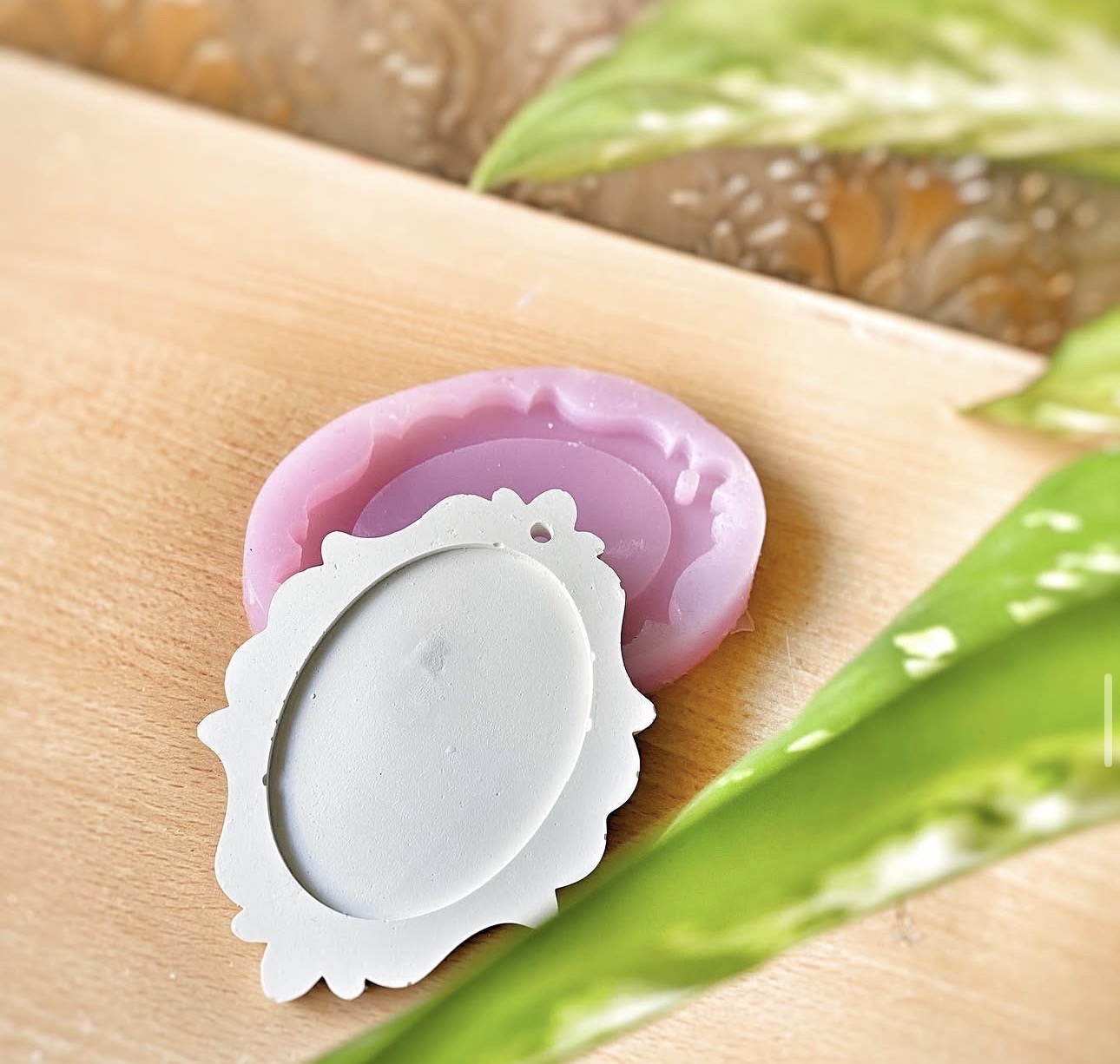Desenli magnet taban kalıbı